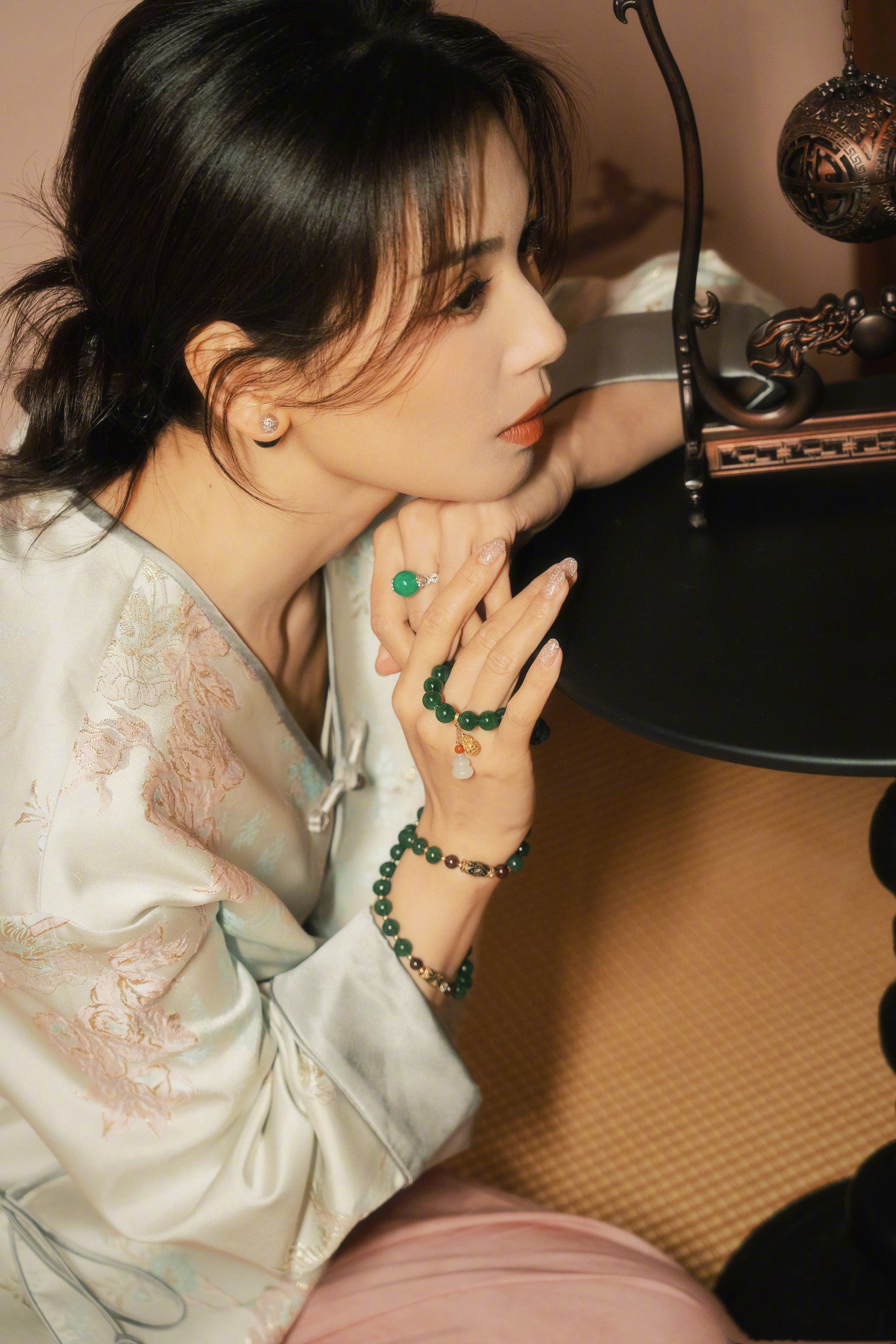 刘涛的成熟感好评，刺绣织绵，文艺优雅。刘涛