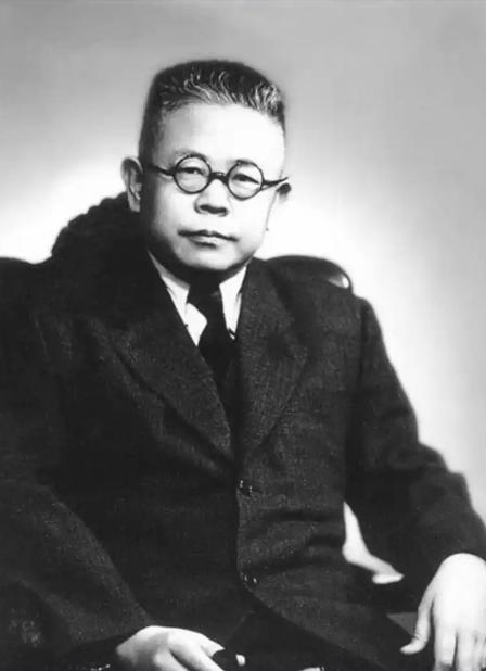 1945年，傅斯年接手北大，一口气清退30多个在日伪机构出任行政职务的教授。哪怕