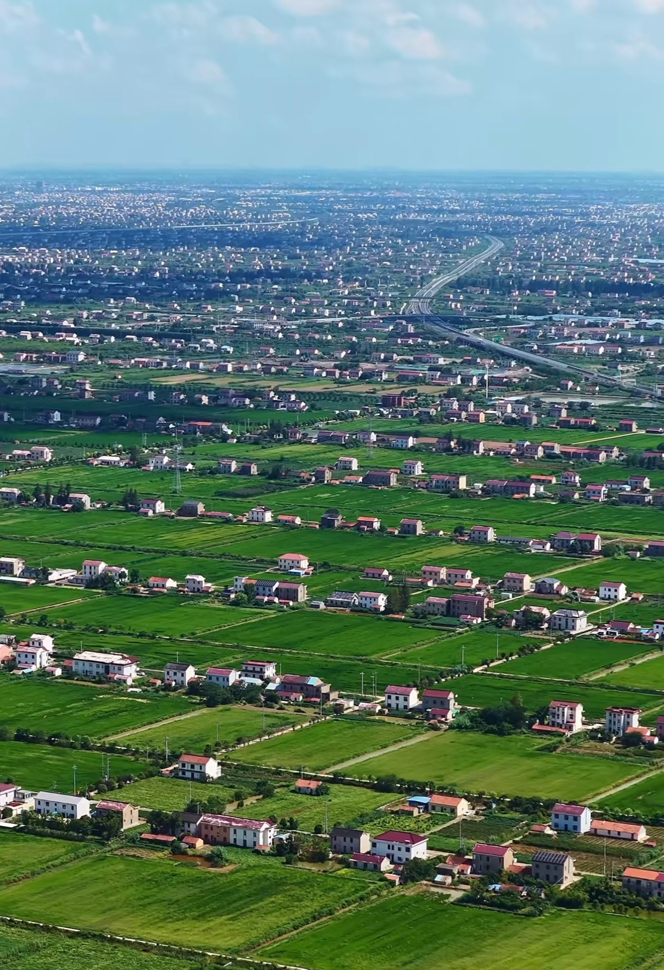 江苏平原的农村，这整齐度山区农村少见吧？​​​