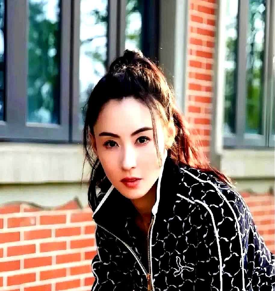 张柏芝最近被记者追问谢霆锋结婚的事，直接甩了句："从他们在一起第一天我就祝福了，