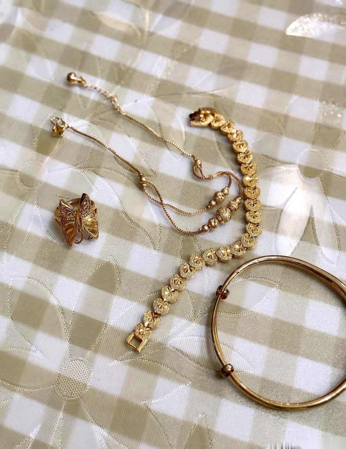 我感觉老天爷今天给我开了个天大的玩笑。也可能，是在考验我。收拾那套租出去了好