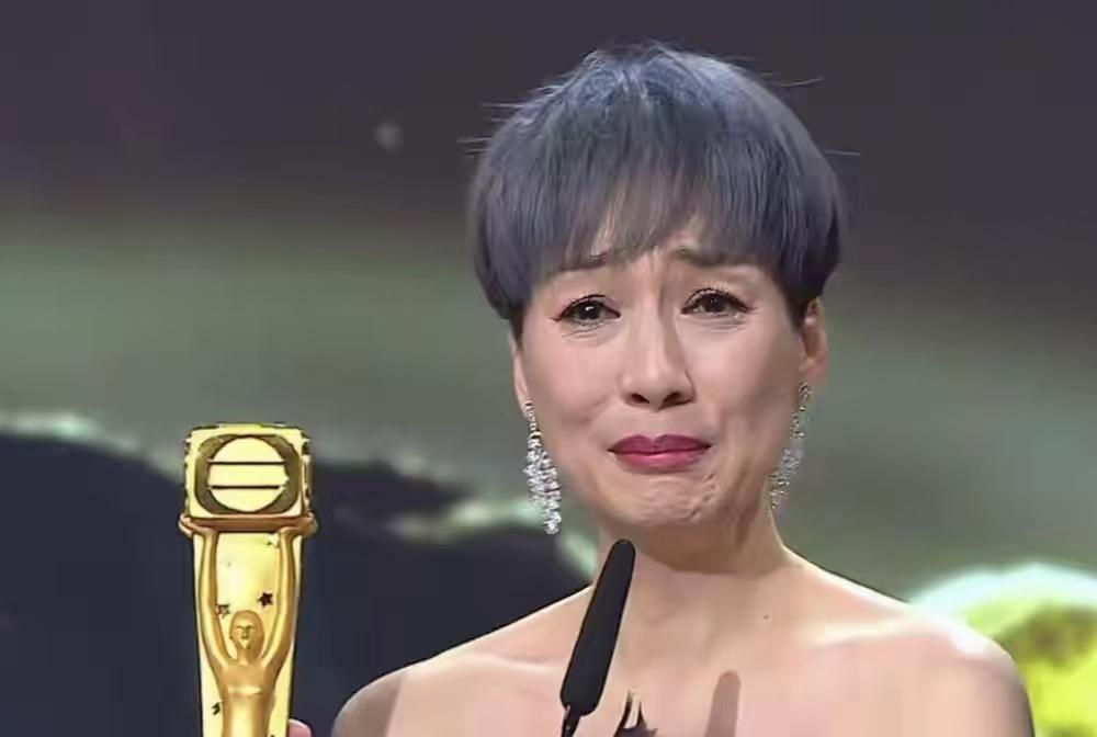 江美仪，很苦恼！2月27日，TVB视后江美仪在陈志云专访中说“拿了视后之后，