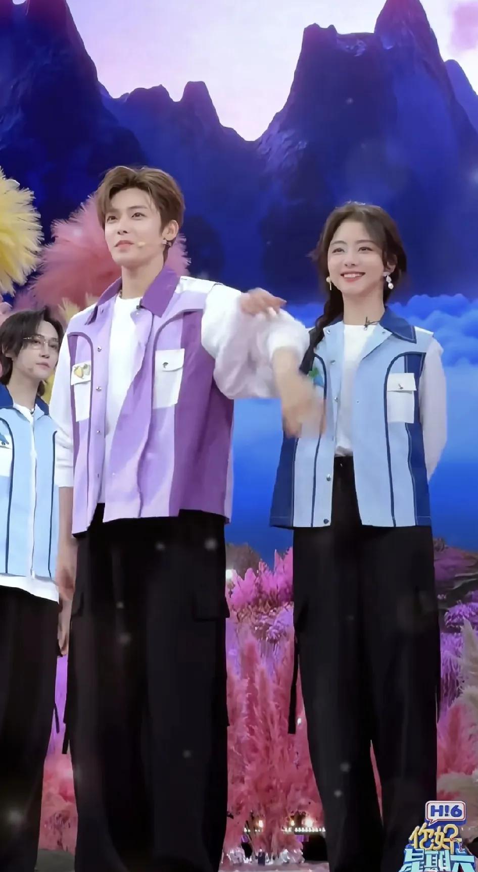 这么看，谭松韵无疑是侯明昊最适配的女演员了。侯明昊出生北方北京，但他身高只有1