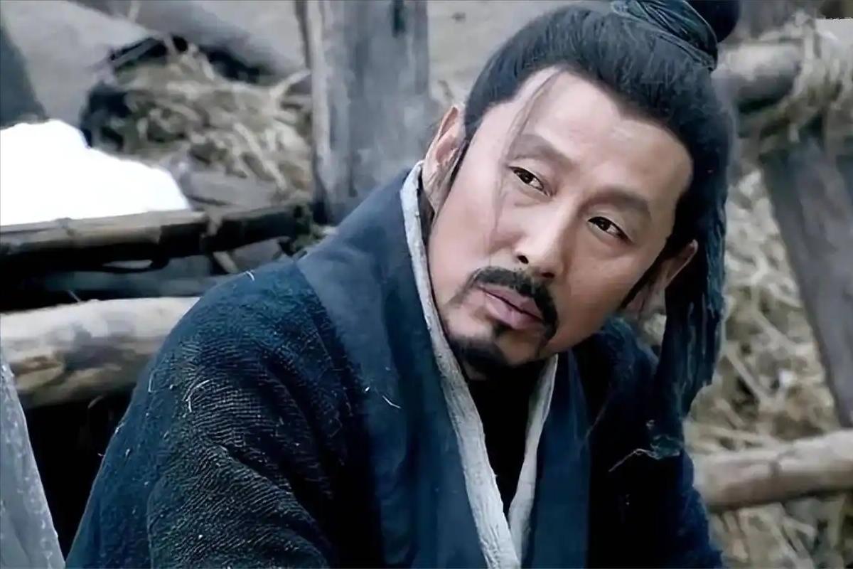 公元前195年，长乐宫。62岁的刘邦躺在床上，身上还留着英布军射来的箭伤。吕后请