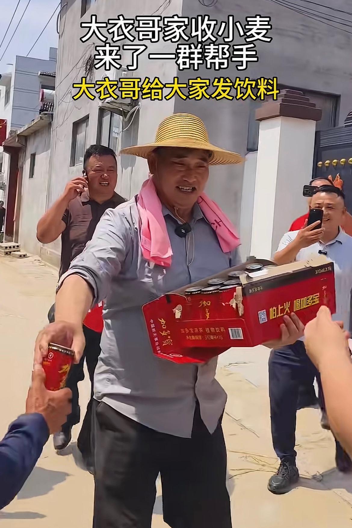大衣哥有炒作的嫌疑，以前我老是护着他，从这件事可以看出，正是刻意的炒作。他家