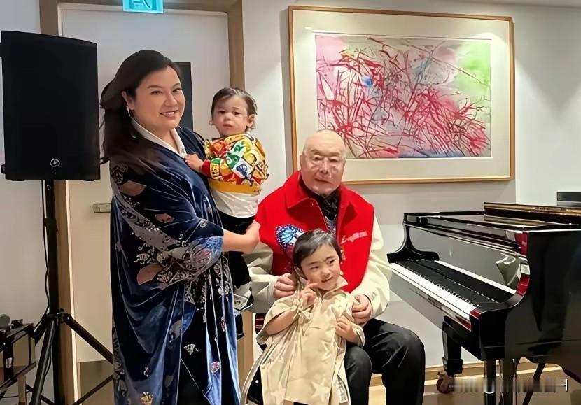 张纪中、杜星霖两口子天天在网上晒生活、晒孩子、秀恩爱。总之,这也炫,那也耀,非常