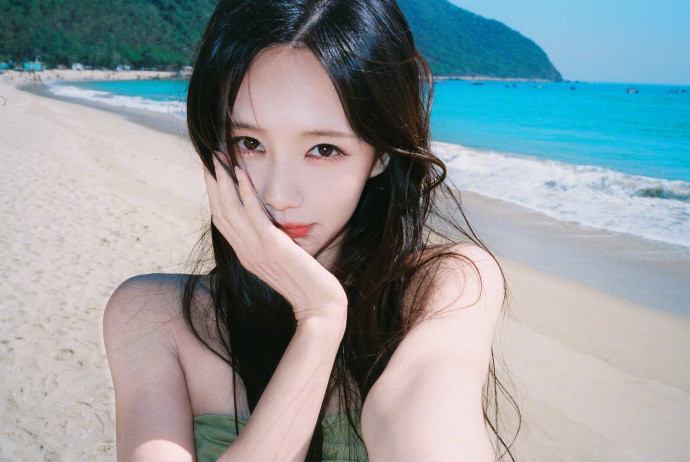 好明媚好夏天。。。隔着屏幕都快被李一桐香晕了