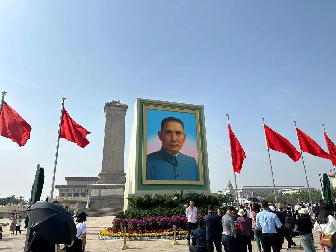 孙中山先生是伟大的民族英雄、伟大的爱国主义者、中国民主革命的伟大先驱。他领导辛亥