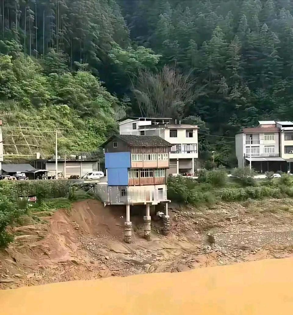 雨季很快就来了，这房子怎么维护？还能住人吗？