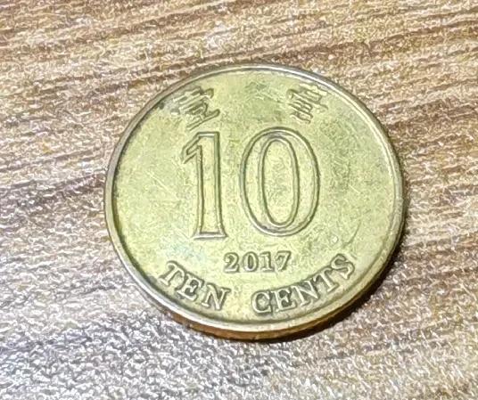 小时候，我妈省吃俭用的，以为我妈太抠，几乎从不给我们买零食吃。长大了，才知道我