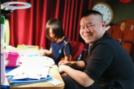 2012年，岳云鹏大女儿出生，师父郭德纲给取了个名字，叫“岳麓一”，岳云鹏激动不