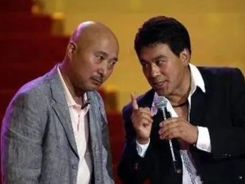 1999年，陈佩斯风头无量之时，妻子王燕玲偷偷用70万，在北京买下了一座荒山。没