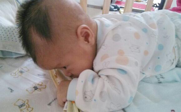 孩子半夜总是起床抽搐, 并且不长个子, 父母无知这样对待