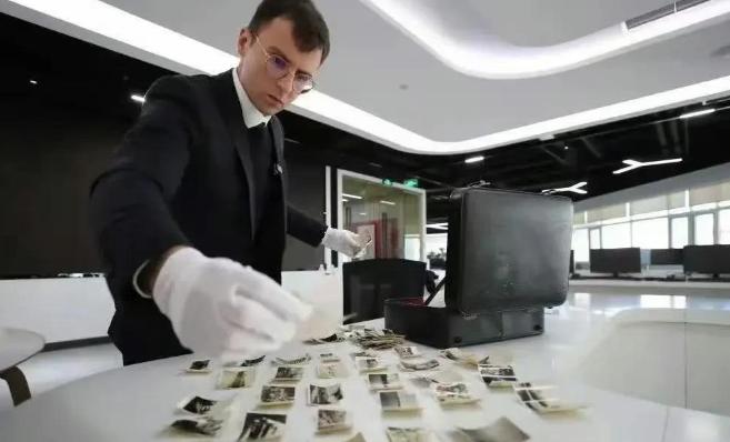 马库斯和平小屋的事。有结果了！那个闹事的。贾女士终于道歉。回头看这事