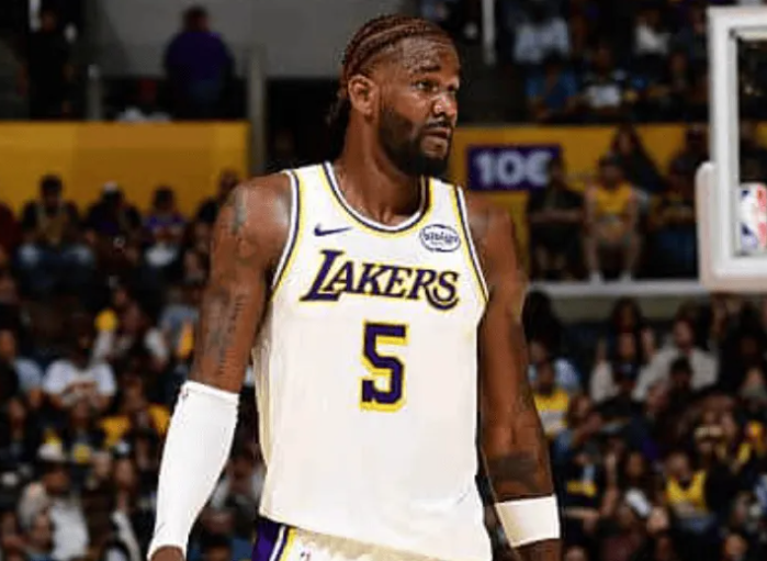 湖人今日官方公布球队明日与快船比赛的伤病报告。中锋德安德烈-艾顿右膝挫伤，明日