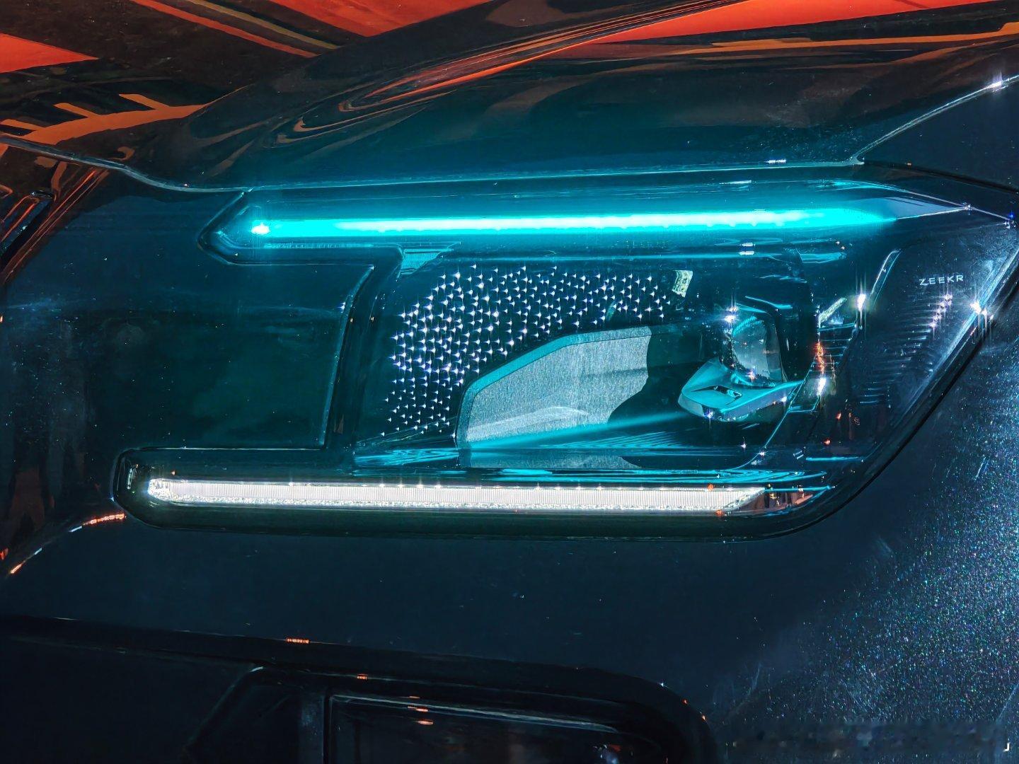 极氪把极氪8X称为“新公路之王”，凭啥？看完配置就知道：售价35.68-50.0