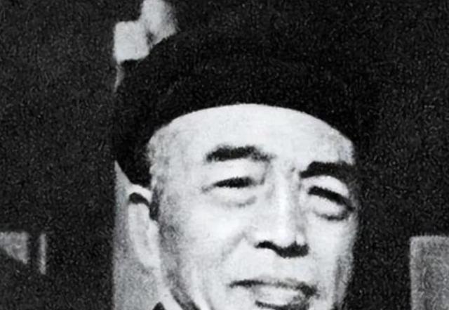 1957年的一次军委会议上，彭德怀在大会上指着刘伯承怒骂：不要忘了，红军时期，
