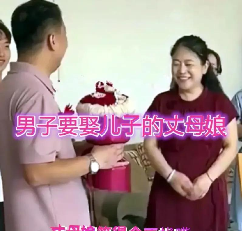 山西52岁大叔向45岁亲家母表白，儿女竟举手赞成！这段在网络上迅速走红的