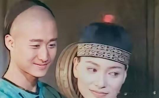 1998年，香港片场，24岁的吴京对27岁的樊亦敏说出了藏在心底许久的话：“我们