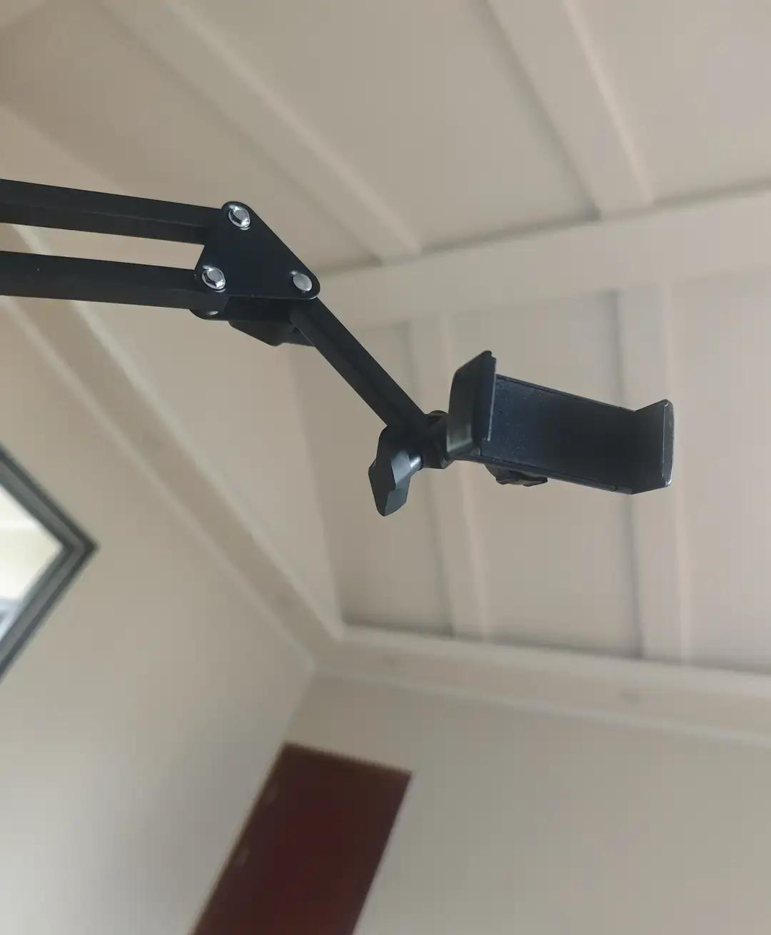 刚接到老男人的电话，说要回来了，我心里咯噔一下，第一反应竟然是盘算着找个什么理由