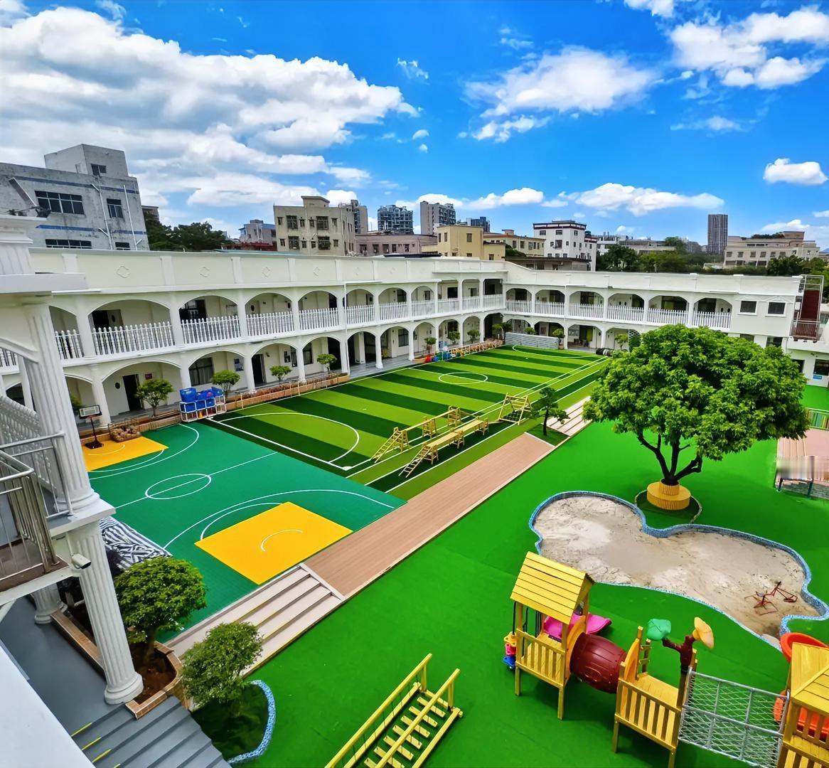 未来可能倒闭的七个行业：1、民营幼儿园2、民办大学3、婚庆公司4、广告设