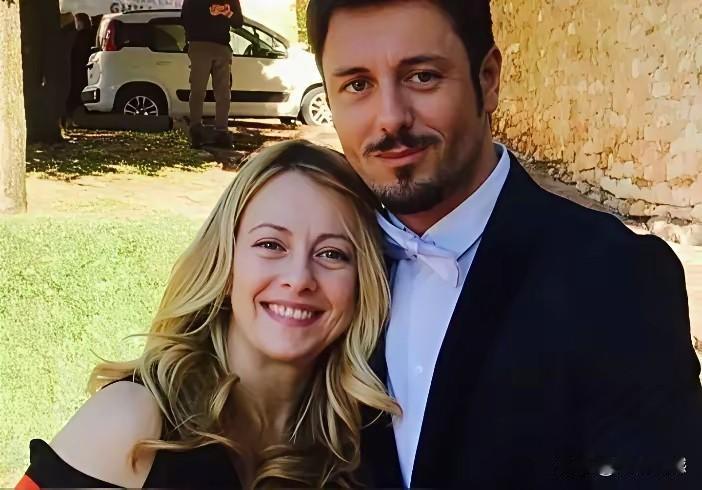 梅洛尼这个人比较打远儿，什么叫打远儿呢？也就是从远处看的时候，感觉特别的漂亮，是