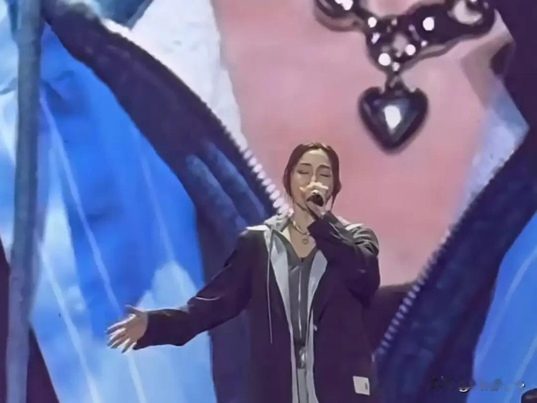 范玮琪不再忍了,揭开大S骨灰项链内情,真相曝光近日,范玮琪因一条项链被骂上热搜