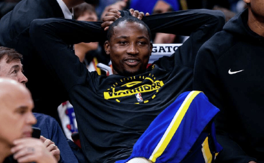 勇士终究还是搬起石头砸了自己的脚！据Shams爆料，库明加已经正式向勇士提出