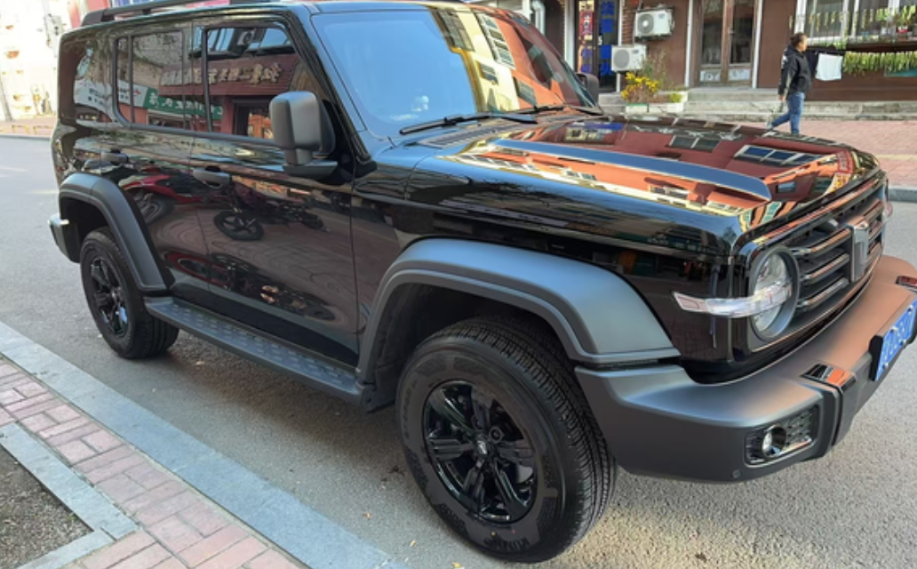 三千公里真实感受心心念念的大坦克到手了，是二十五岁喜提自己最爱的硬派越野是什么