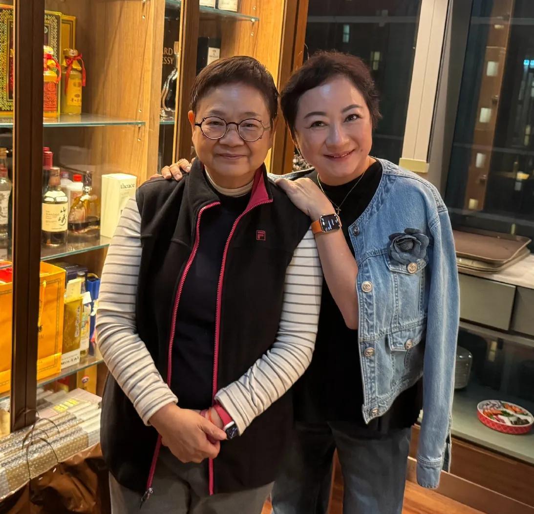 还记得这位港姐冠军吗？古装女神变胖大妈了，岁月不饶人啊！她年轻时长相标致，气