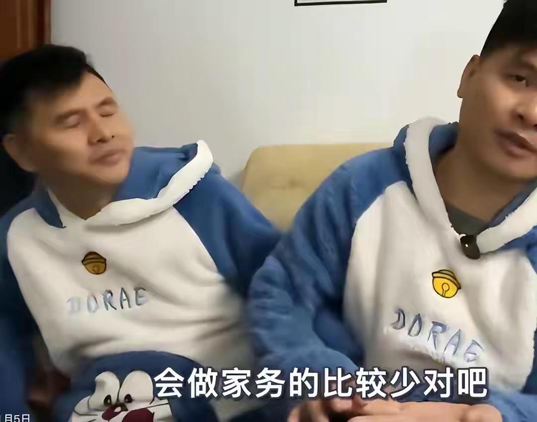 上海40岁双胞胎兄弟同居30年不婚：哥哥当“老公”弟弟做“老婆”，活成了世俗看不