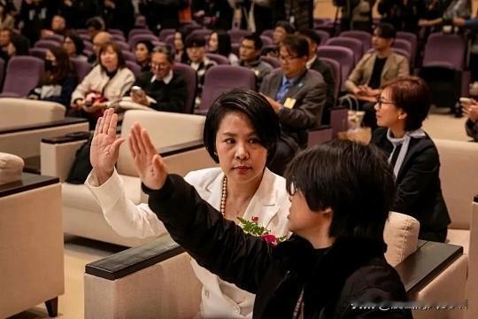 台湾地区李贞秀是大陆嫁到台湾的人，原是民众党推举的民代，只当了70天民代被拉下马