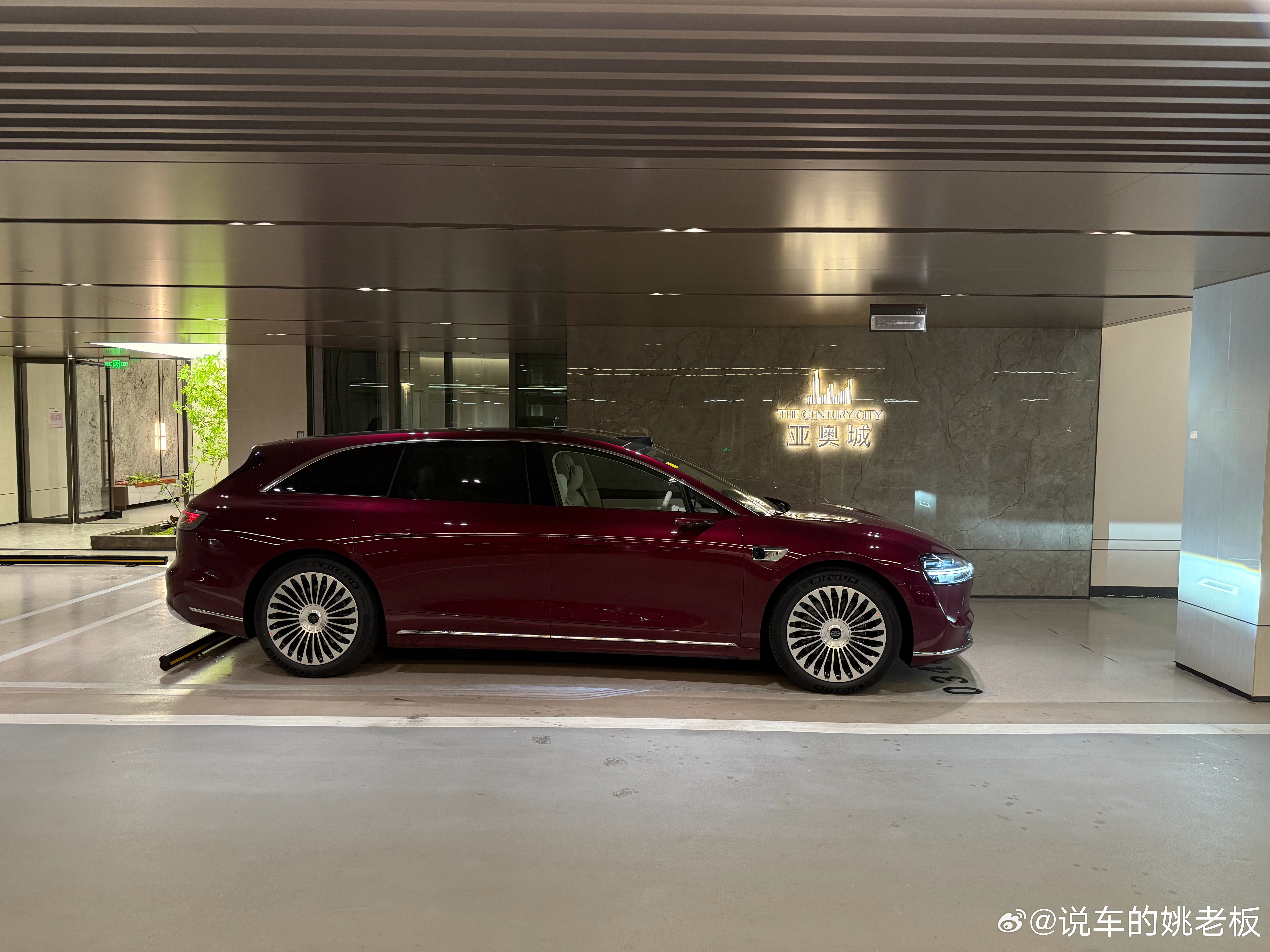 今儿拍享界s9T这车实在是太优雅了这车真的改变的不喜欢旅行车的认知太好看了