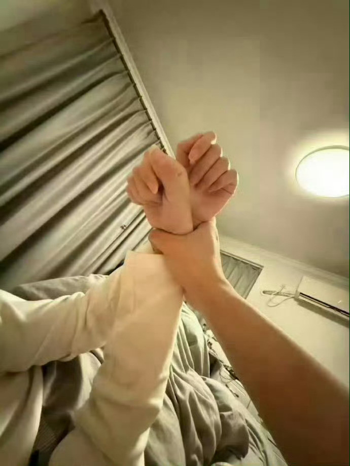 很好奇你们第一次见面都干嘛？​​​​​​