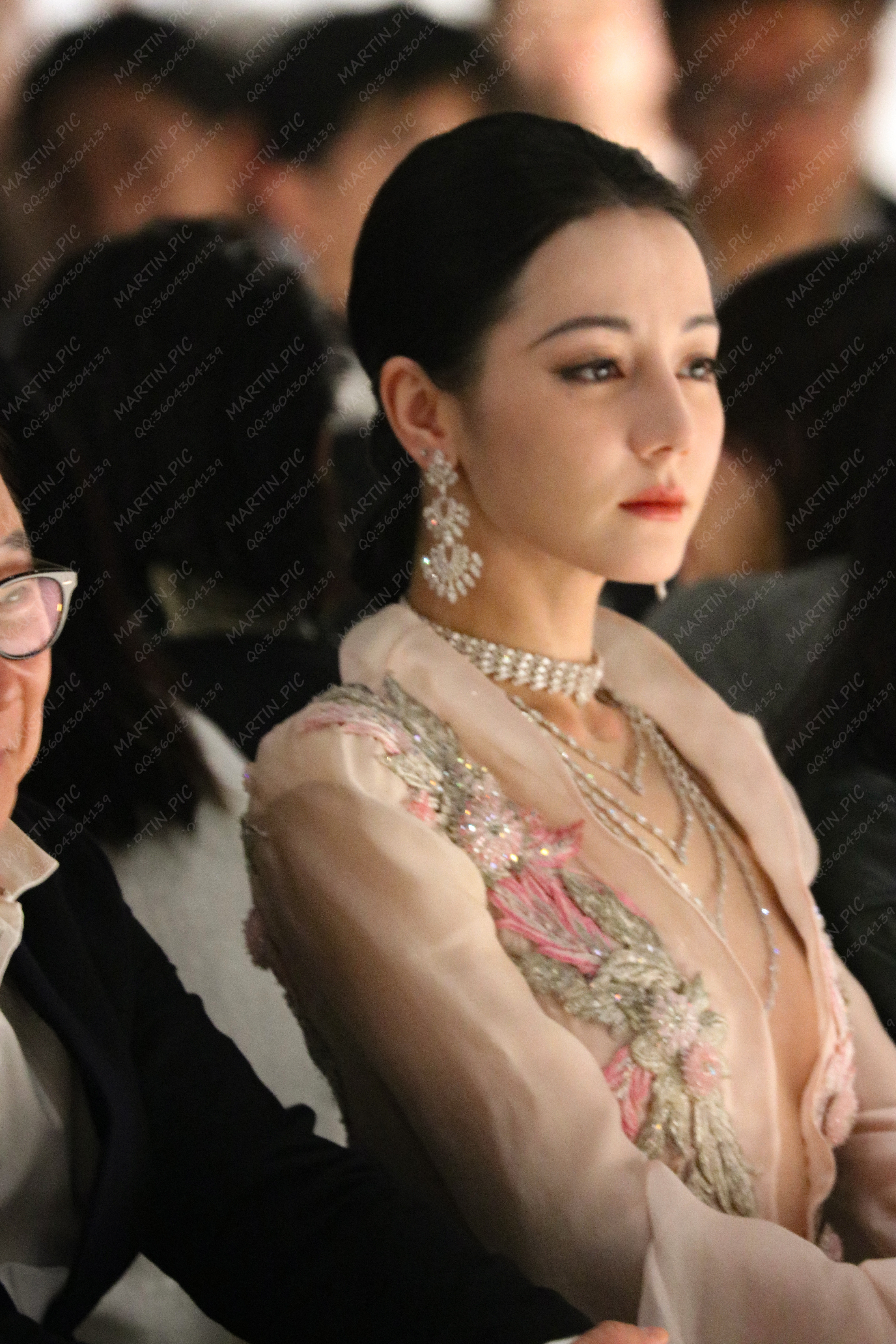迪丽热巴：浓颜系顶流光耀倾城，舞姿曼妙演技在线，明艳动人无可挑剔！​​​
