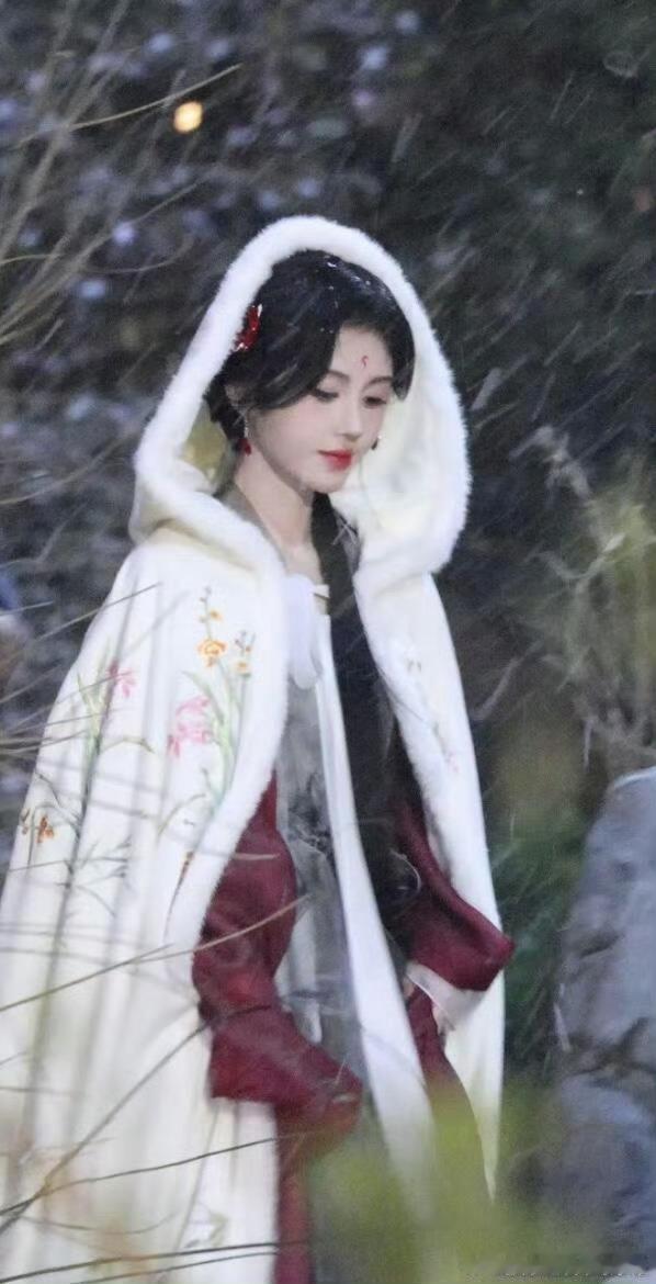 陈都灵鞠婧祎雪景妆容路透好唯美