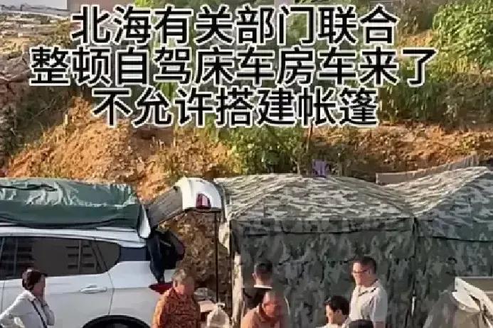 房车男光着膀子在美食街炒菜，油烟飘进隔壁奶茶店，老板皱眉不敢吭声。同一天，江苏