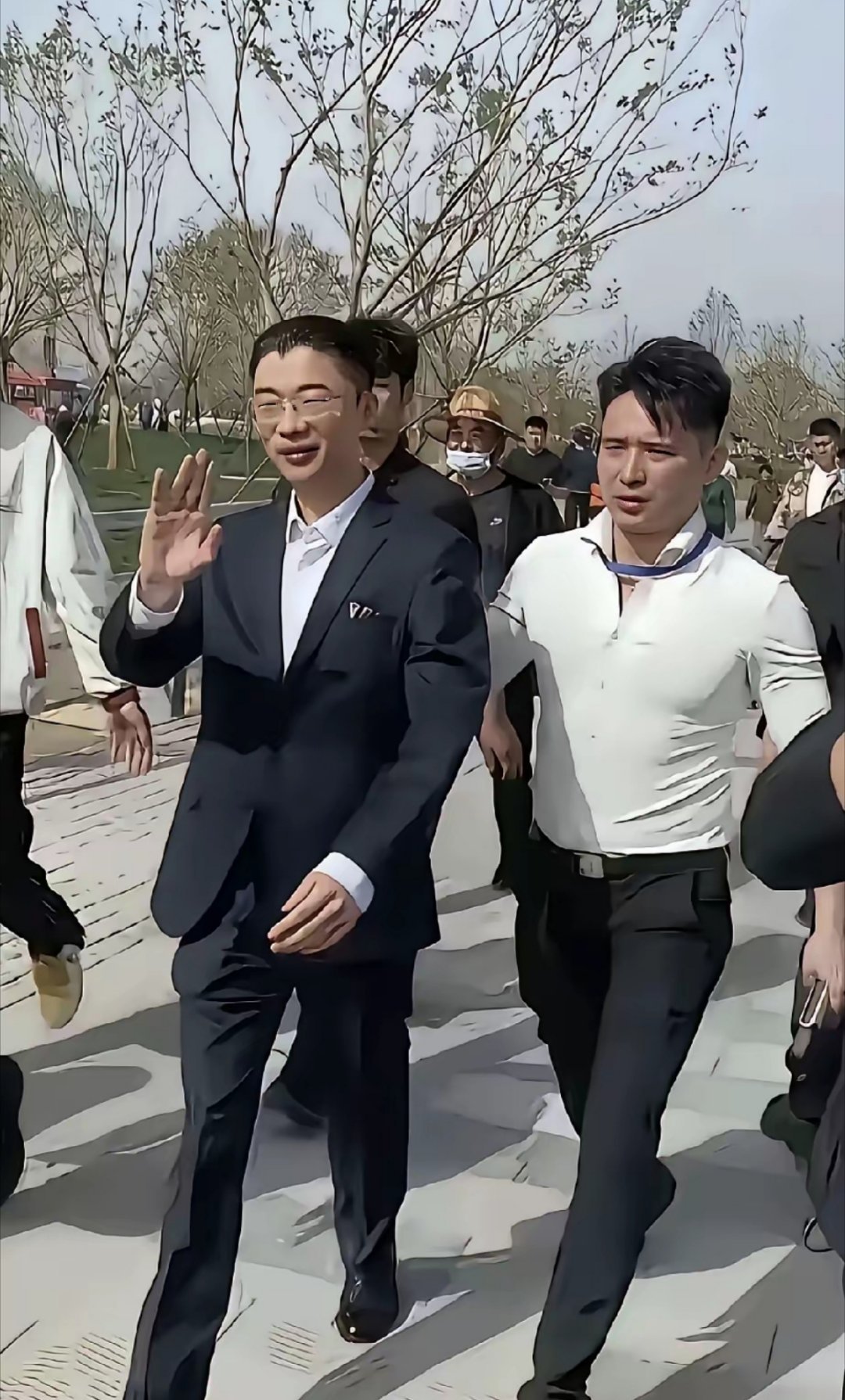 外出一群带刀护卫