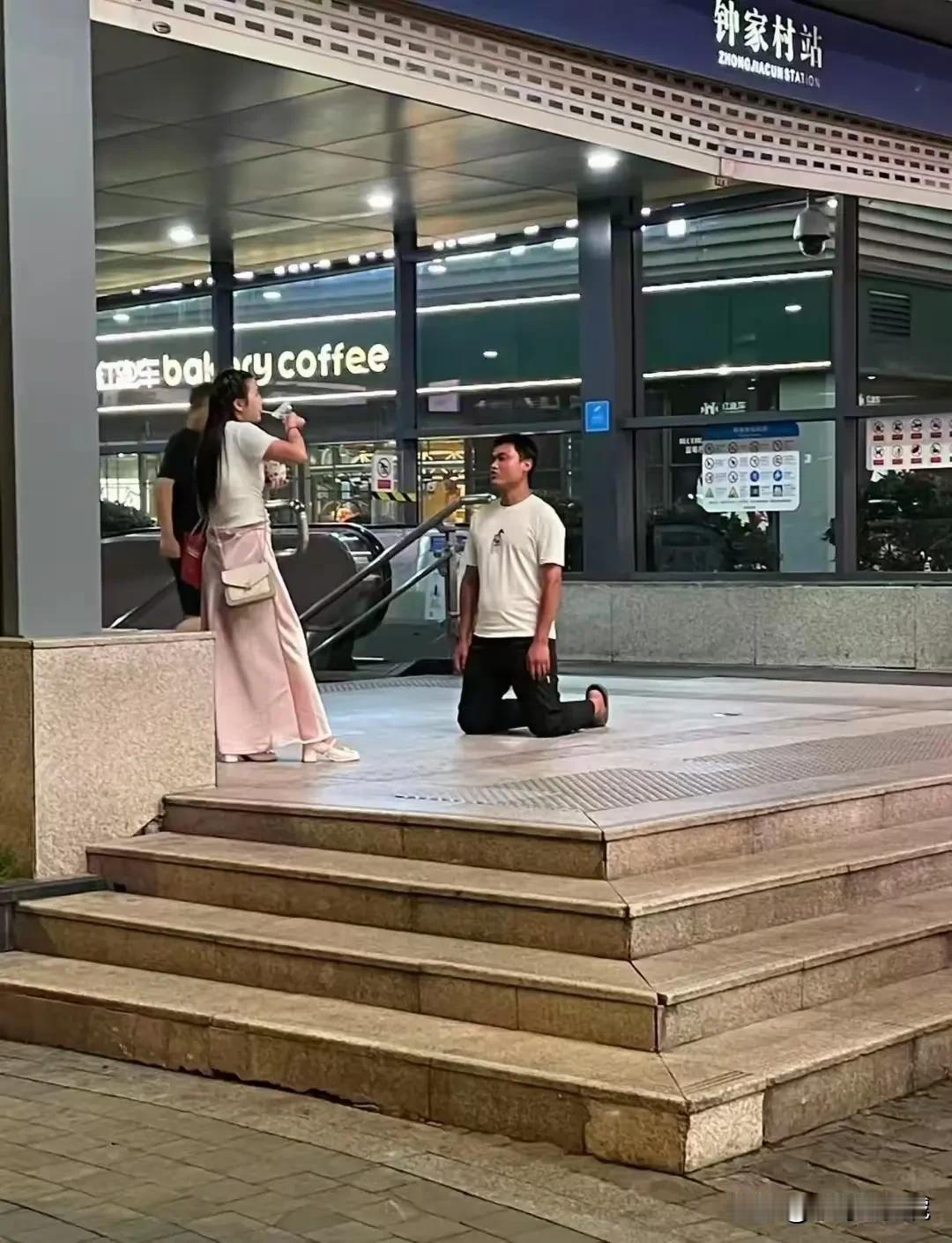 不得不说，男人膝下有黄金，小伙子格局太小了吧！[捂脸哭][捂脸哭][捂脸哭][捂脸哭]