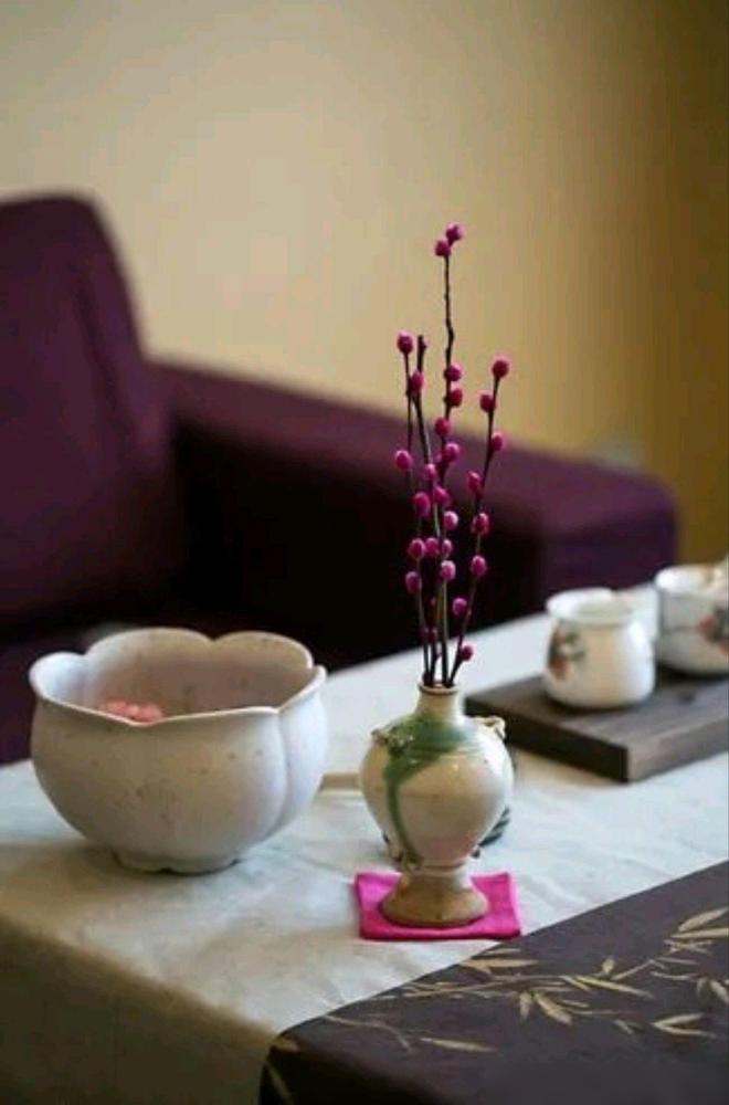 一位白发相师曾说：“额纹深多必劳心，没有额纹无子孙。纹多却又多性燥，纹少子女