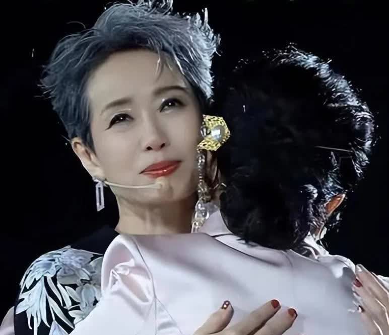 叶童和赵雅芝不和，罢演了!当初拍新白娘子，叶童是被拽来的，因为赵雅芝丈夫给了导演