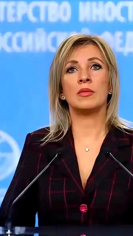 绝了。我跟你说，这事儿真的绝了。俄罗斯最近干了件特别有意思的事——没搞军演，