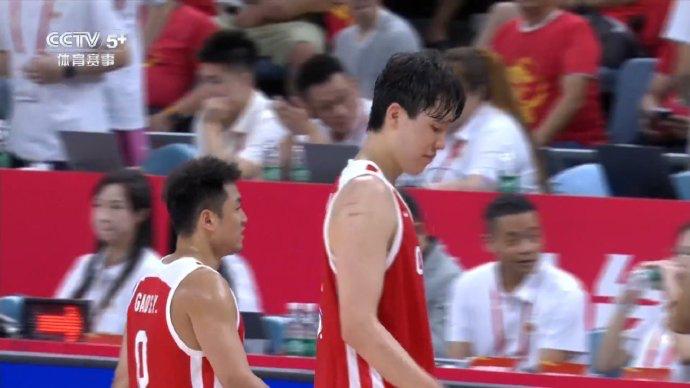 哈哈哈，杨瀚森是没睡醒吗？这个半场下来，NBA球员杨瀚森可真是举步维艰啊。