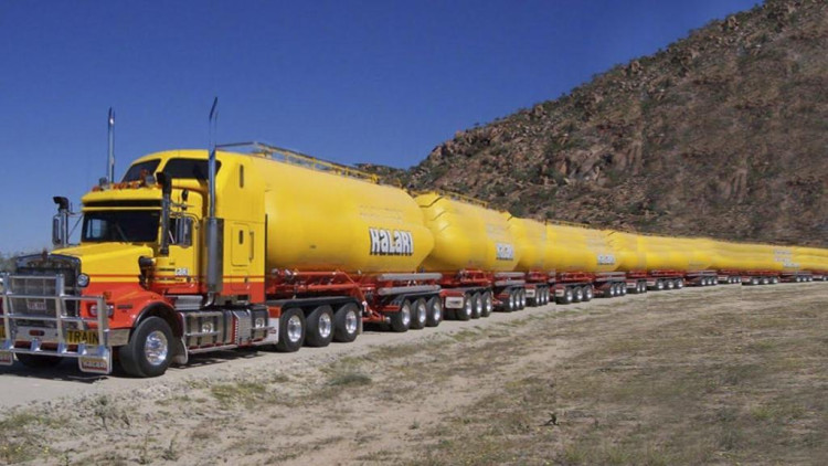 超长大货车,这是拉了有多少吨?堪称"陆地上的火车"
