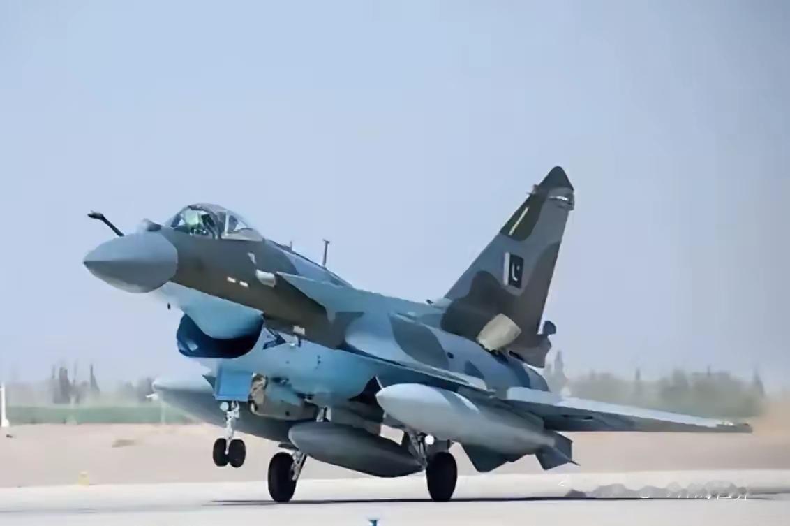 印尼刚批准640亿元（90亿美元）2026财年国防预算，就传出要拿这笔钱买42架