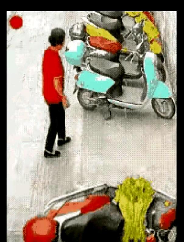 见过大街上跟人吵架的，但你见过谁跟路边停得好好的小电驴较劲，最后还惨败的吗？这