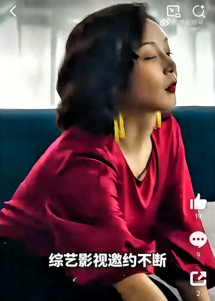 这身材，绝了。曲线比例都是顶配。一出场就移不开眼。可惜这套礼服…
