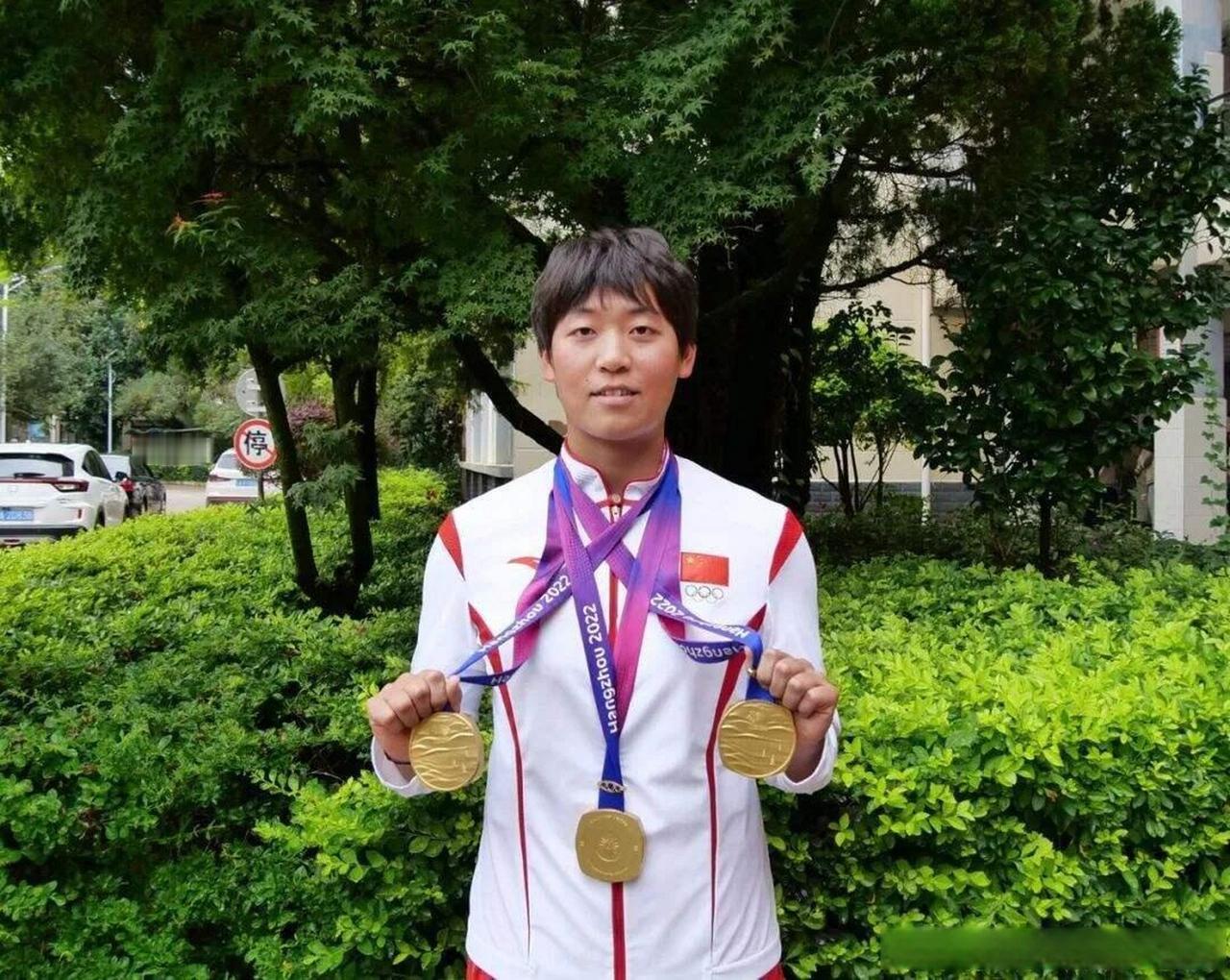 简直让人惊掉下巴！亚运会三金牌得主王莉，实名举报训练基地主任向她“索要15万国家