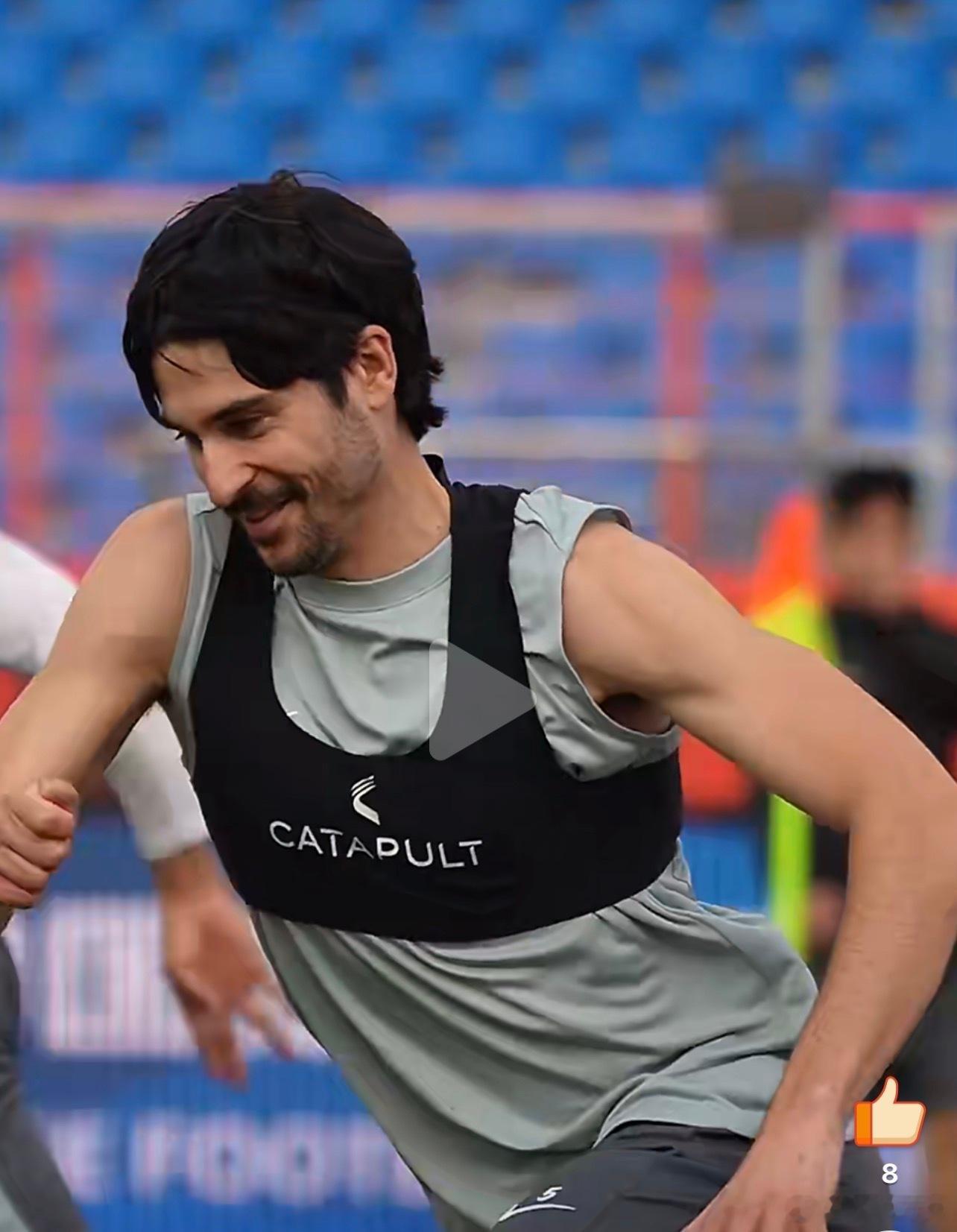 当我见到这位兄弟的一刹那，总觉得哪里见过你。经过我把电脑里的之前拍过的图片，用a