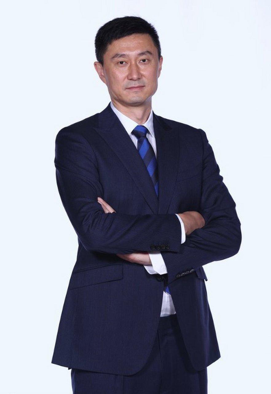 杜指导广东下课后，要想把他这位广东的篮协主席，弄到新疆来执教！就只有一个办法，就